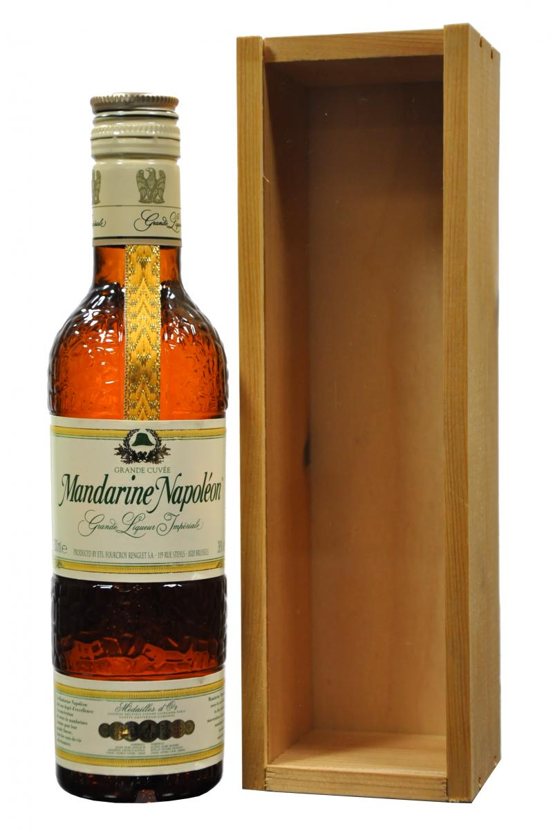 mandarine napoleon in wooden box