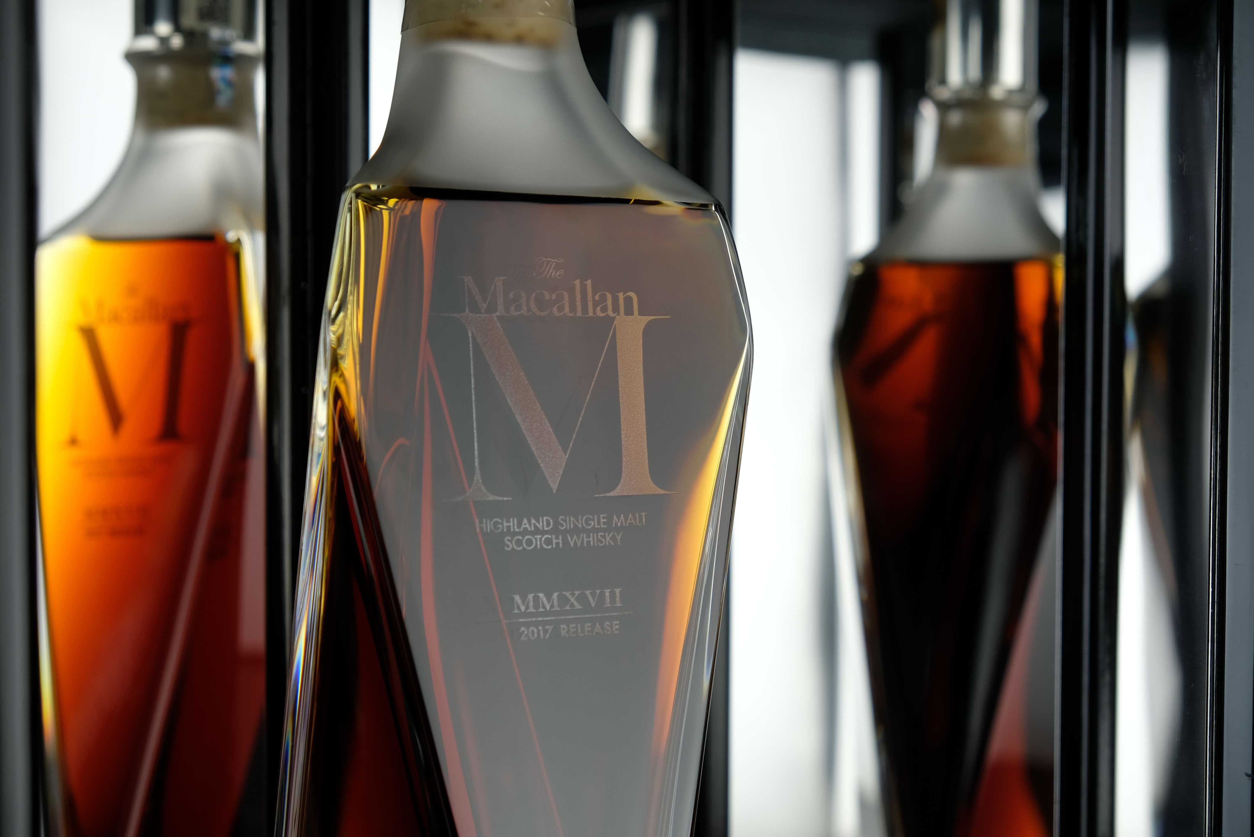 Achetez la carafe Macallan M Black Decanter 2019 - The Single Malt Shop Achetez la carafe Macallan M Black Decanter 2019 - The Single Malt Shop